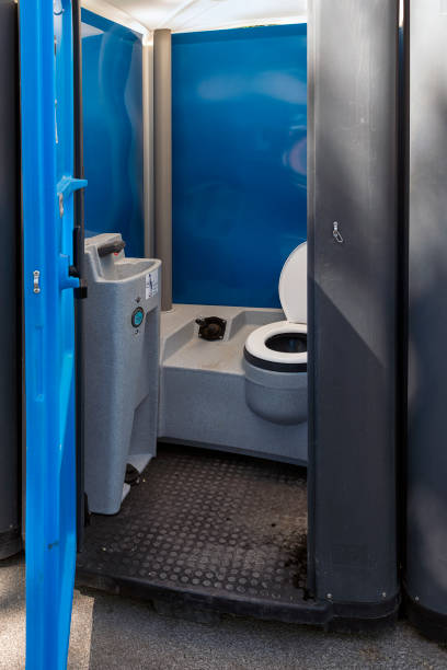 Best Portable restroom trailer rental  in Wona Lake, IN